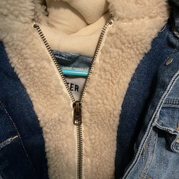Fur lined denim jacket from Hollister. - Picture 2 of 3